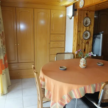 Four Seasons アパート