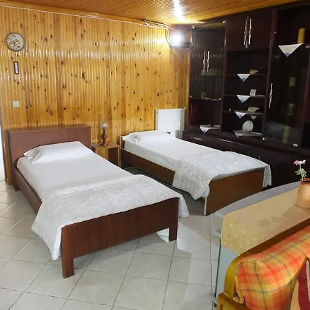 Four Seasons アパート *